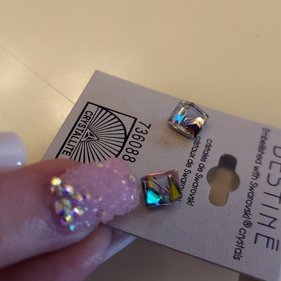 Nwt Irredecent Swarvoski Square Earrings - Picture 4 of 8